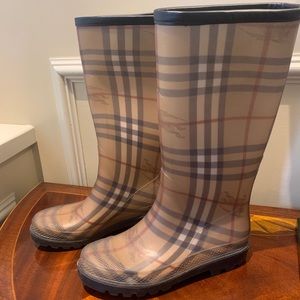 Women’s Burberry Rain Boots Size36